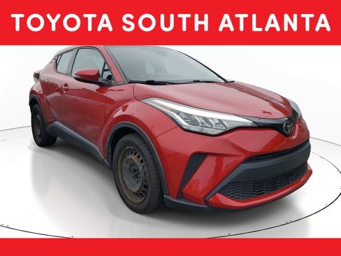 Used 2020 Toyota C-HR LE image 1