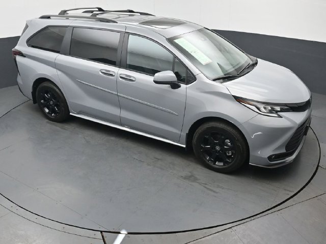Used 2025 Toyota Sienna XLE Woodland Edition AWD/4WD image 51