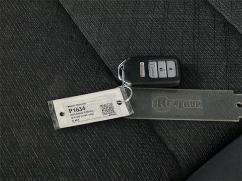 Used 2025 Honda Ridgeline Sport image 39