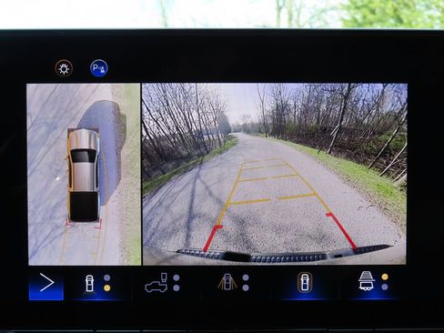 Used 2023 Chevrolet Colorado LT w/ LT Convenience Package II image 5