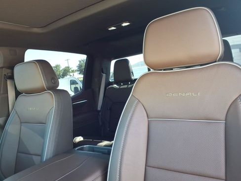 Used 2025 GMC Sierra 1500 Denali w/ Denali Reserve Package AWD/4WD image 17