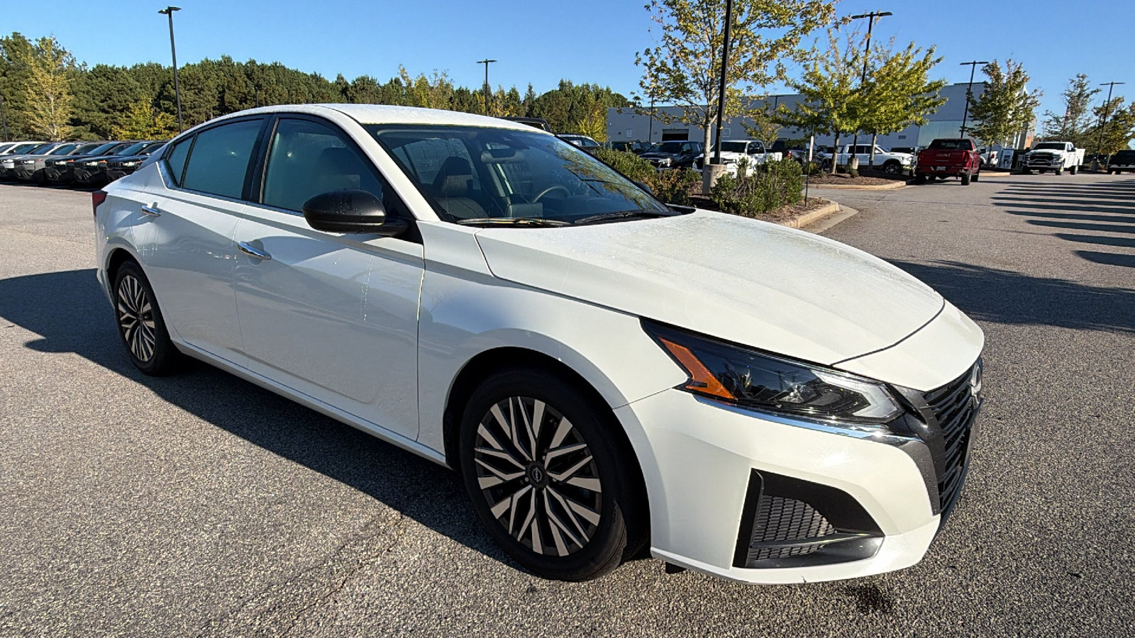 Used 2025 Nissan Altima 2.5 SV FWD image 5