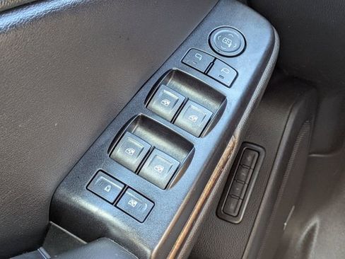 Used 2020 Chevrolet Suburban LT image 24