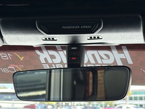 Used 2018 Jeep Wrangler Unlimited Sahara AWD/4WD image 26