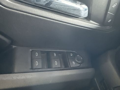 Used 2024 Chevrolet Colorado LT w/ LT Convenience Package III RWD image 17