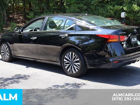 Used 2025 Nissan Altima 2.5 SV FWD image 8