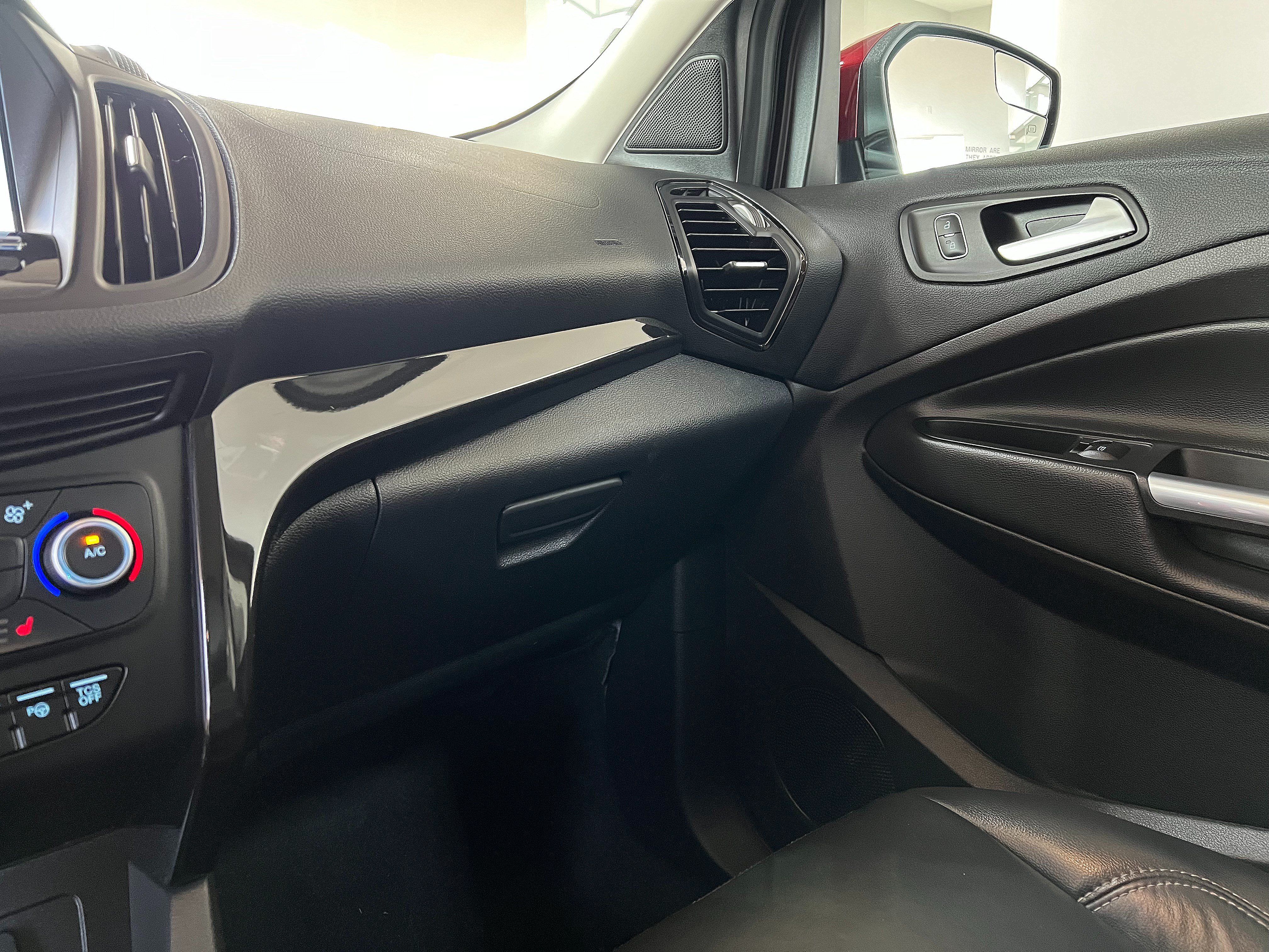 Used 2018 Ford Escape Titanium AWD/4WD image 15
