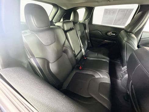 Used 2022 Jeep Cherokee Limited image 26