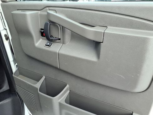 Used 2019 Chevrolet Express 3500 w/ Power Convenience Package image 20