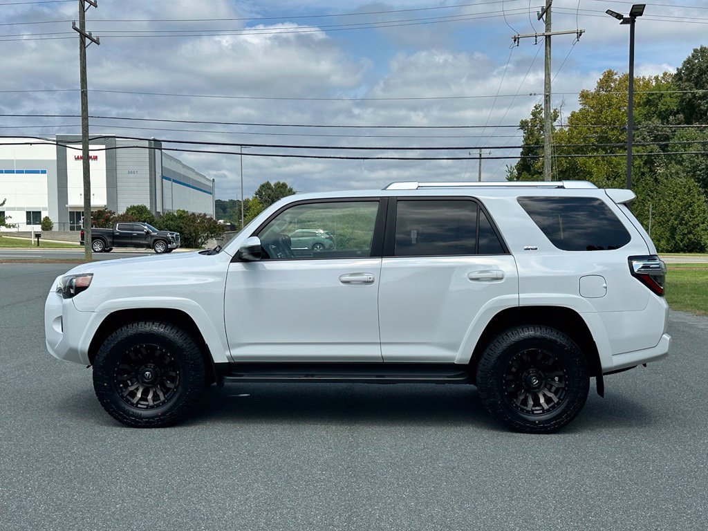 Used 2016 Toyota 4Runner SR5 AWD/4WD image 3