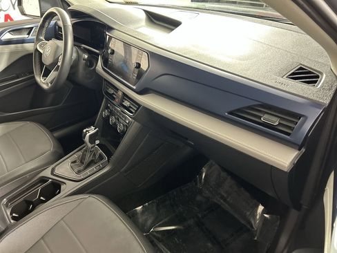 Used 2024 Volkswagen Taos SE image 27