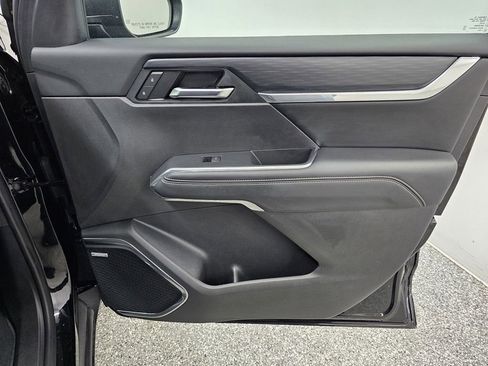 Used 2025 GMC Acadia Elevation image 20