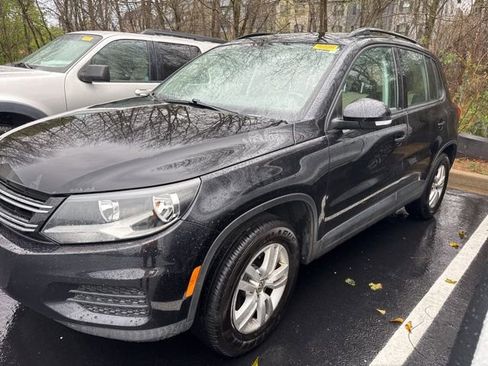 Used 2016 Volkswagen Tiguan S image 11
