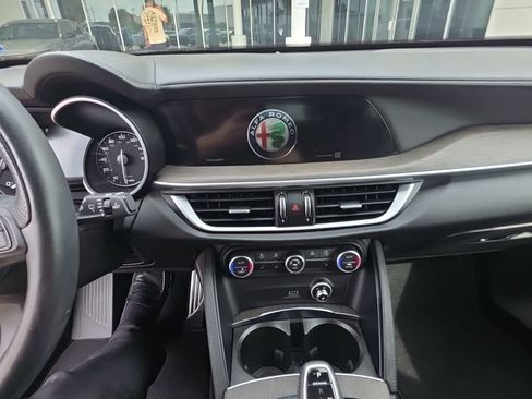 Used 2022 Alfa Romeo Stelvio Ti AWD/4WD image 12