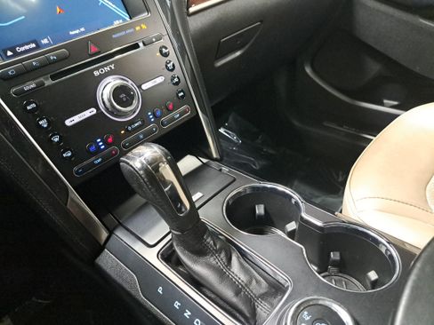 Used 2018 Ford Explorer Platinum AWD/4WD image 25