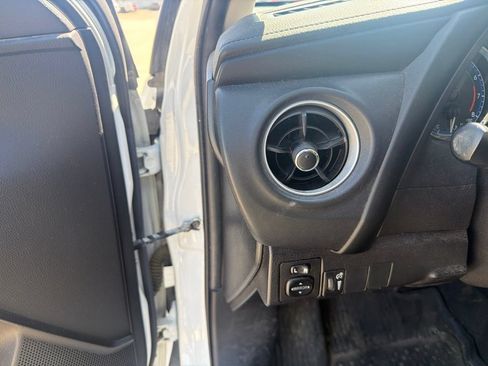Used 2018 Toyota Corolla LE FWD image 12