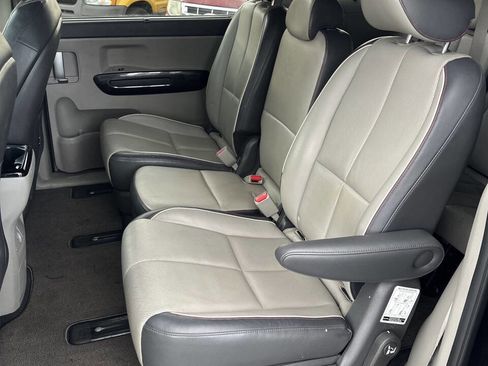 Used 2016 Kia Sedona EX image 18