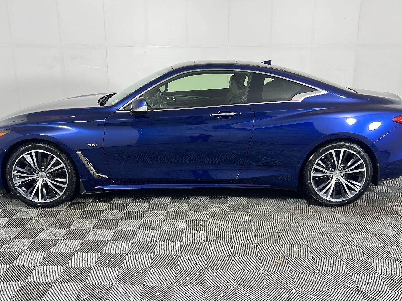 Used 2017 INFINITI Q60 3.0t w/ Premium Plus Package 3.0T AWD/4WD image 9