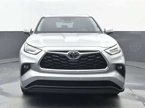 Used 2021 Toyota Highlander Limited FWD image 19