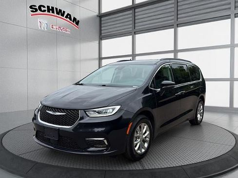 Used 2022 Chrysler Pacifica Touring-L w/ Uconnect Theater Family Group AWD/4WD image 38