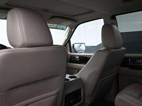 Used 2017 Lincoln Navigator Select image 22