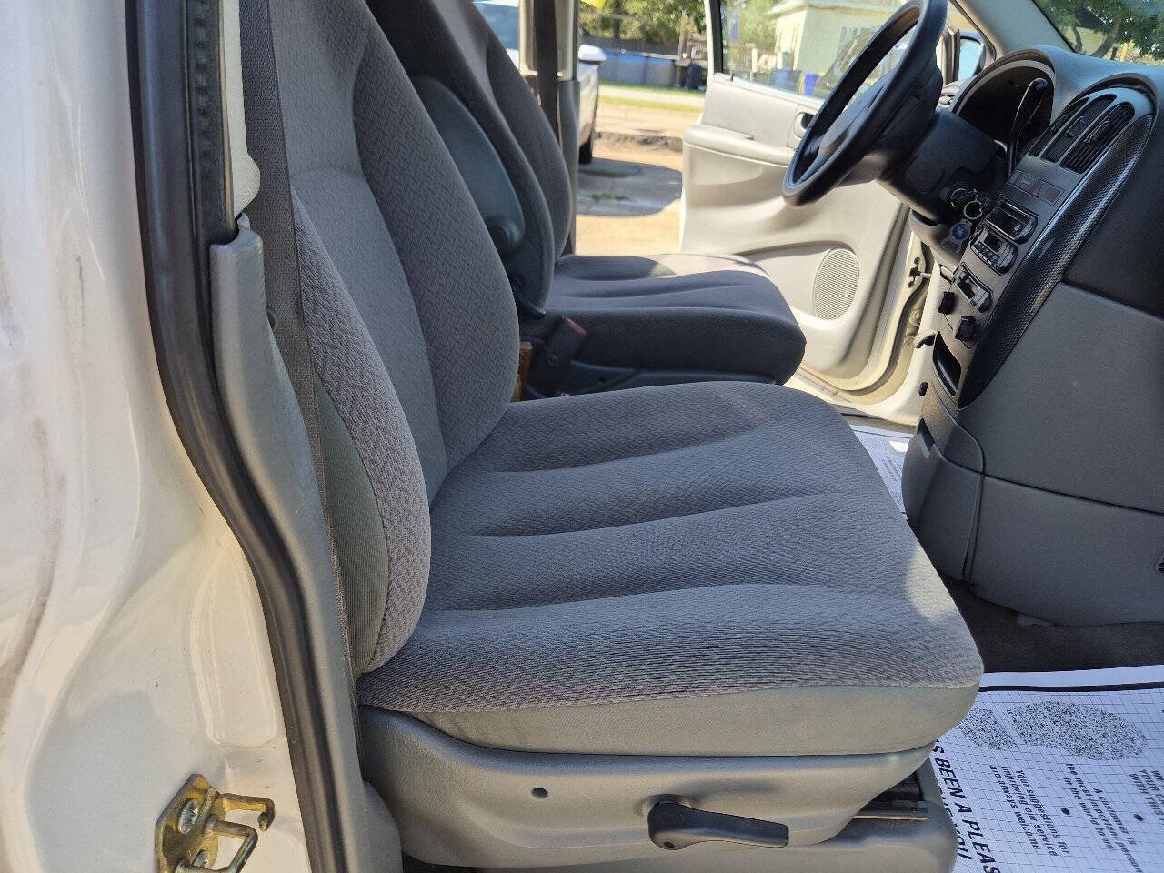 Used 2007 Dodge Caravan SXT w/ Popular Equipment Group I FWD image 11