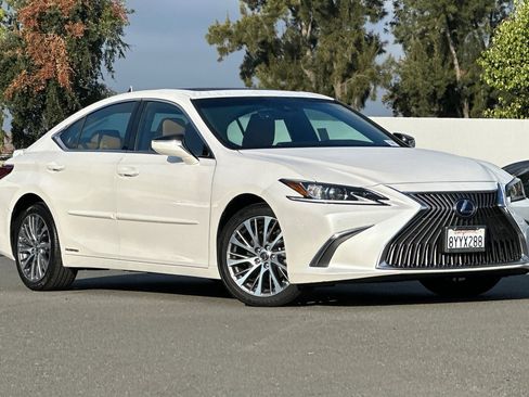 Used 2021 Lexus ES 300h 300h image 2