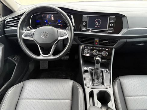 Used 2024 Volkswagen Jetta SE image 14
