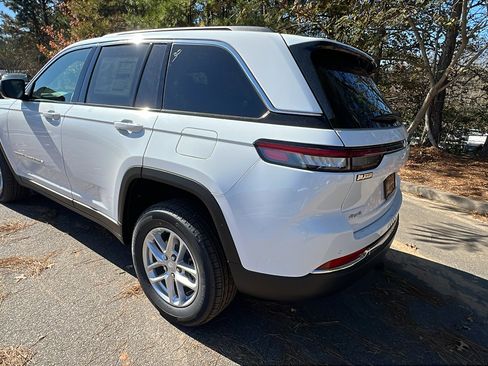 New 2025 Jeep Grand Cherokee 4WD image 10