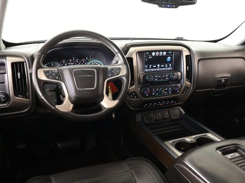 Used 2017 GMC Sierra 1500 Denali RWD image 2