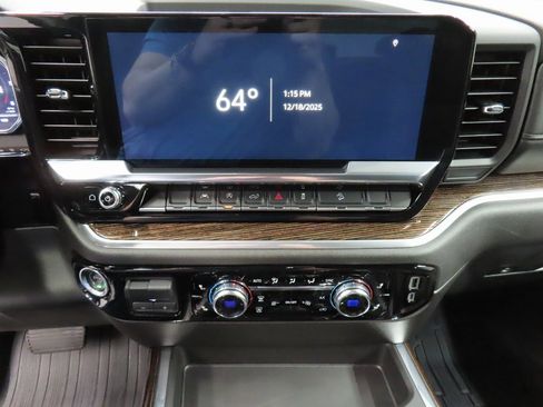 Used 2025 GMC Sierra 1500 Elevation image 13