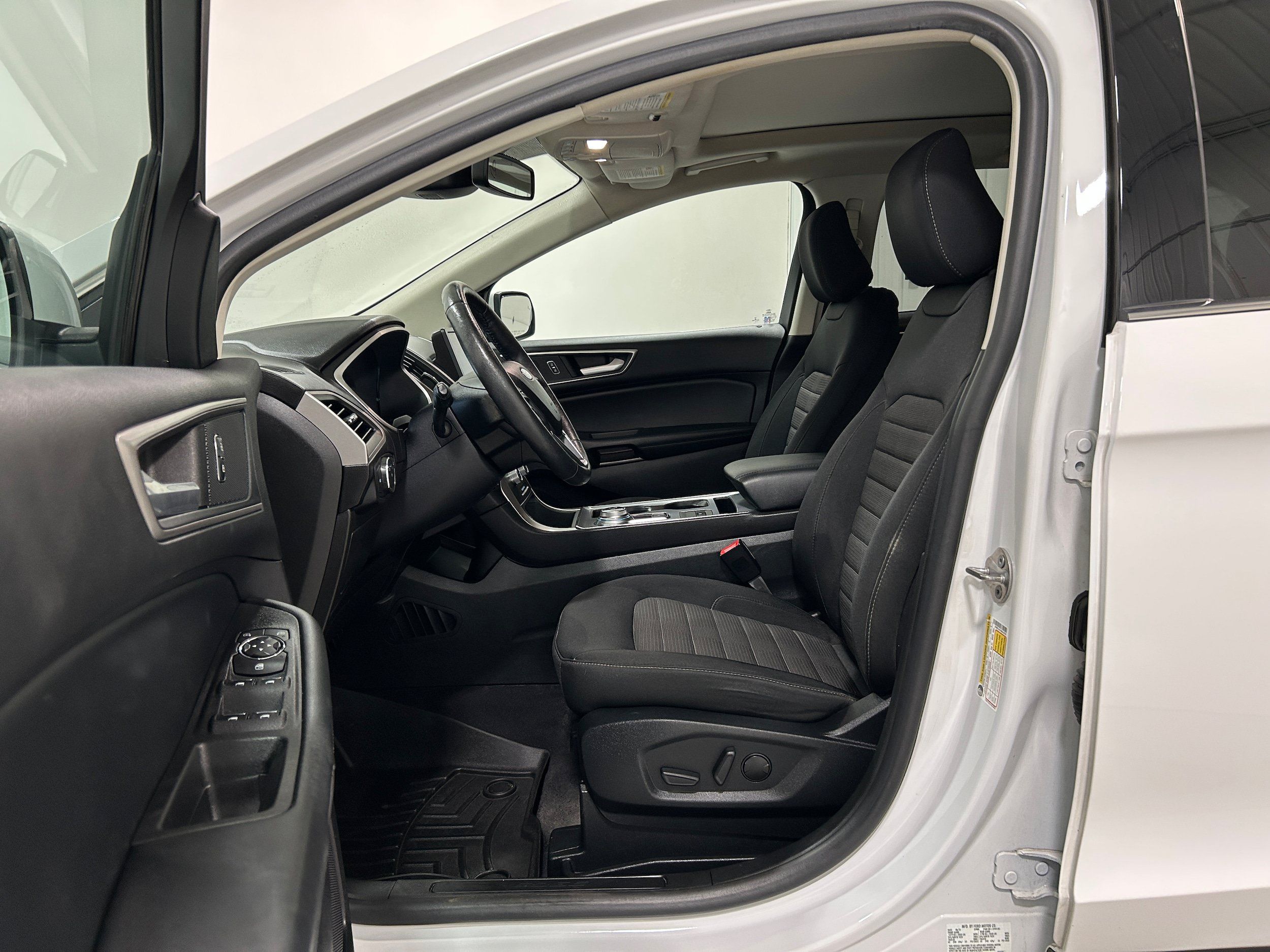 Used 2021 Ford Edge SEL w/ Convenience Package AWD/4WD image 4