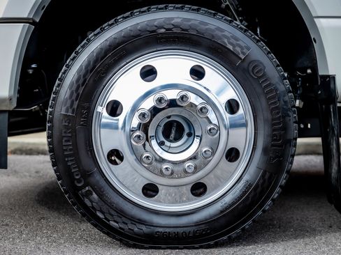 Used 2024 Ford F450 Platinum w/ FX4 Off-Road Package image 33