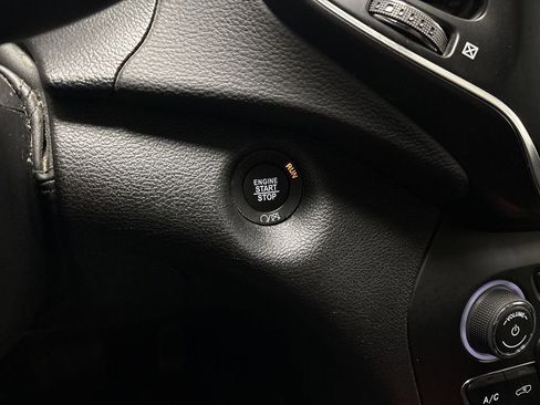 Used 2019 Jeep Cherokee Latitude Plus w/ Cold Weather Group image 41