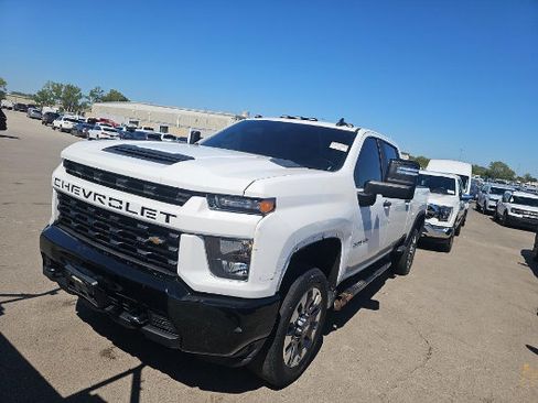 Used 2021 Chevrolet Silverado 2500 Custom w/ Custom Value Package AWD/4WD image 3