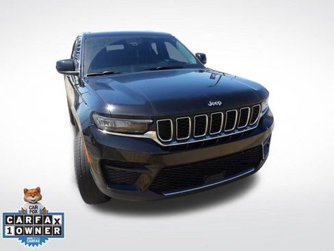 Used 2023 Jeep Grand Cherokee Laredo image 2