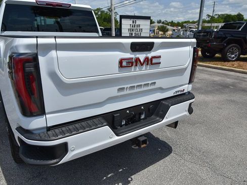 Used 2024 GMC Sierra 2500 AT4 image 22