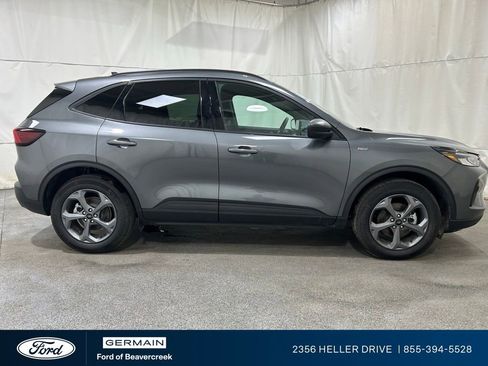 Used 2025 Ford Escape ST-Line w/ Tech Pack #1 image 9
