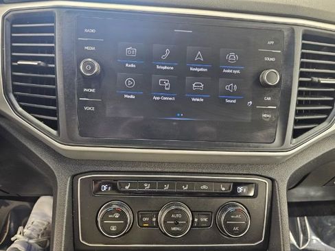 Used 2021 Volkswagen Atlas Cross Sport SE image 17