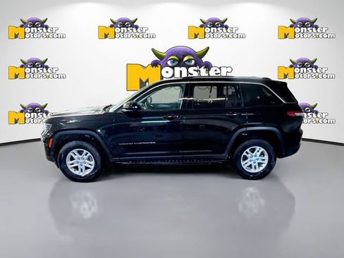 Used 2023 Jeep Grand Cherokee Laredo AWD/4WD image 7