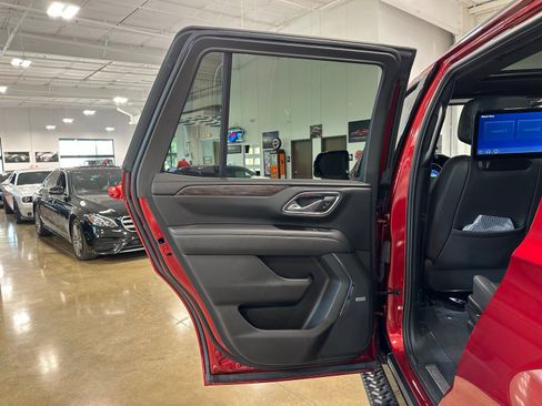 Used 2023 Chevrolet Tahoe Z71 w/ Luxury Package image 35