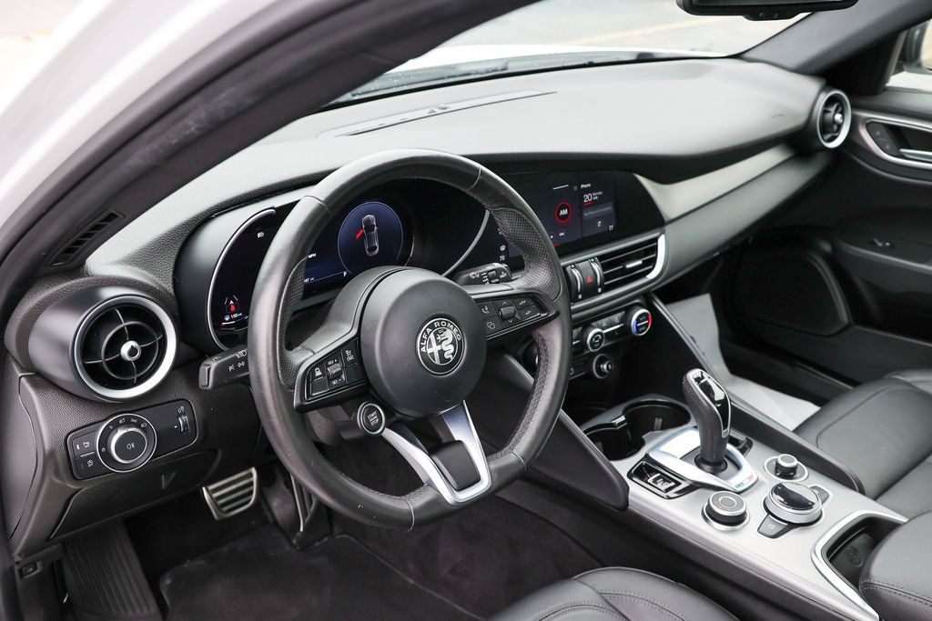 Used 2024 Alfa Romeo Giulia Ti AWD/4WD image 39