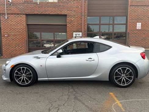 Used 2017 Toyota 86 image 12