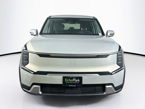 Used 2024 Kia EV9 Light RWD image 2