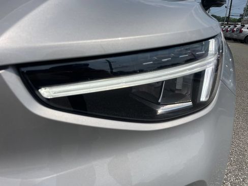Used 2025 Volvo XC40 B5 Plus AWD/4WD image 9