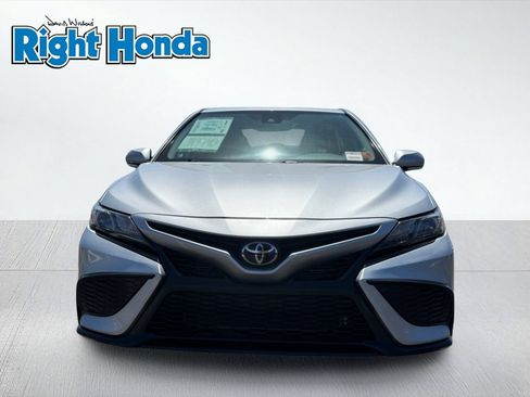 Used 2024 Toyota Camry SE FWD image 5