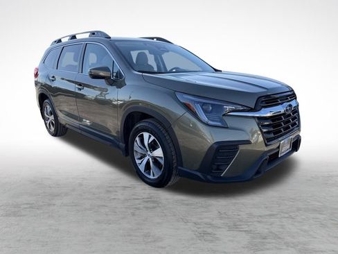 Used 2023 Subaru Ascent Premium w/ Convenience Package image 4