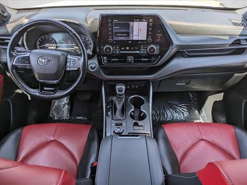 Used 2021 Toyota Highlander XSE AWD/4WD image 17