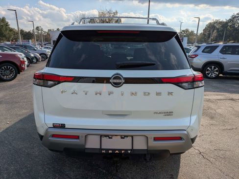 Used 2023 Nissan Pathfinder Platinum w/ Cargo Package image 5