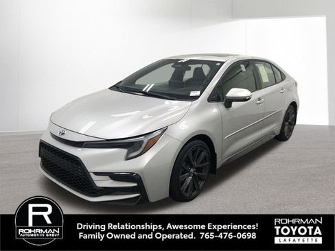 Used 2025 Toyota Corolla SE w/ SE Premium Package AWD/4WD image 2